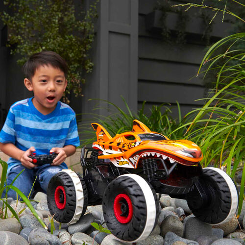 Hot Wheels Monster Trucks Unstoppable Tiger Shark