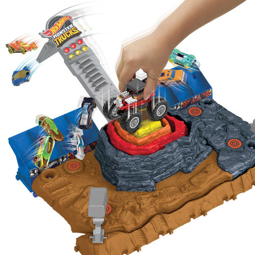 Hot Wheels Monster Trucks Arena Smashers Ultimate Crush Yard