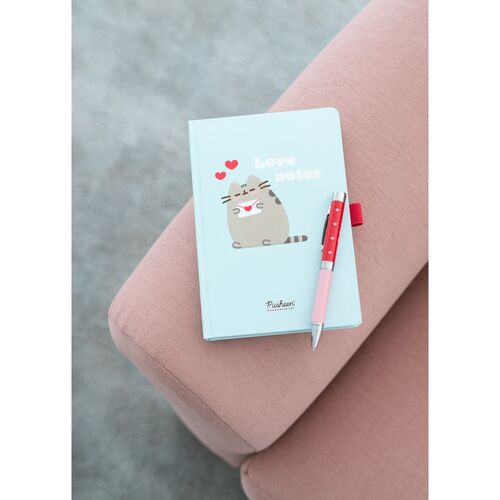 Cuaderno A5 premium + boligrafo proyector Purrfect Love Pusheen