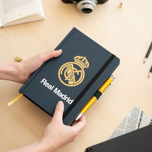 Cuaderno A5 premium + boligrafo proyector Real Madrid