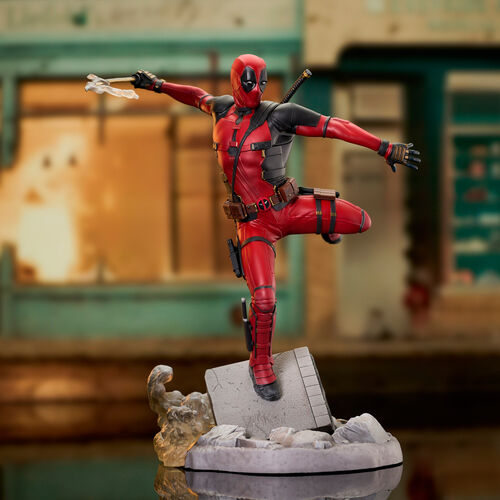 Marvel Deadpool & Wolverine Deadpool figure 25cm