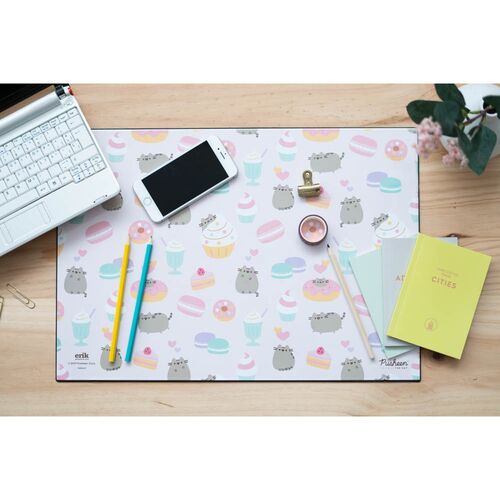 Pusheen Rose Desk mat