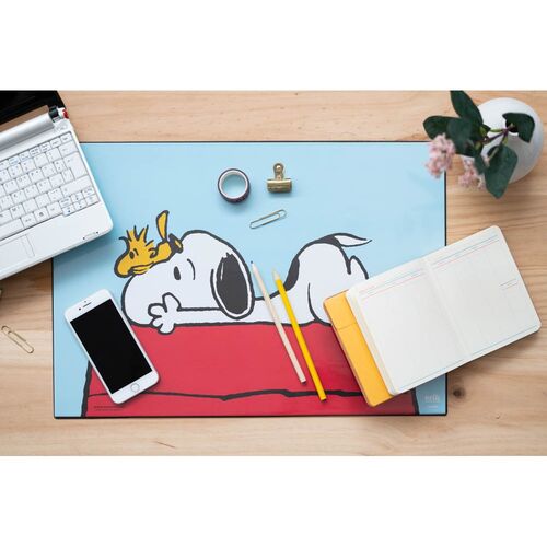 Snoopy Doghouse Desk mat